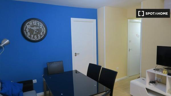 Cozy room in 4-bedroom apartment in Triana, Seville
