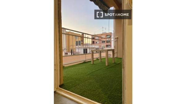 Chambre à louer dans un appartement de 5 chambres à Alicante