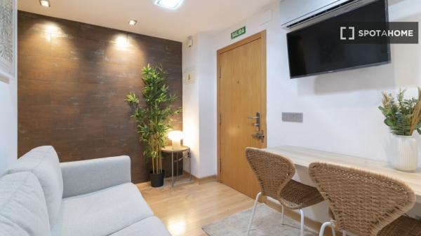 Pokój do wynajęcia w mieszkaniu z 5 sypialniami w Alacant, Alacant