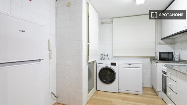 Pokój do wynajęcia w mieszkaniu z 5 sypialniami w Alacant, Alacant