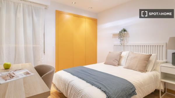 Chambre à louer dans un appartement de 5 chambres à Alacant, Alacant