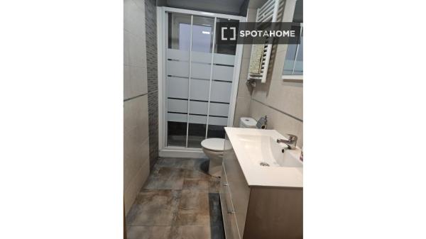 Room in shared apartment in Zaragoza