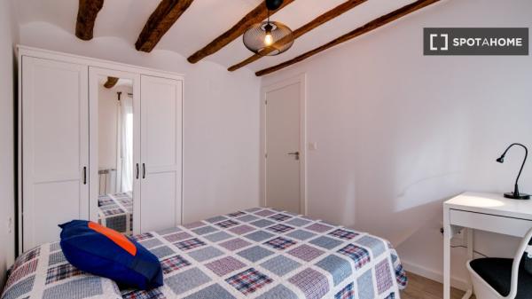 Room in shared apartment in Zaragoza
