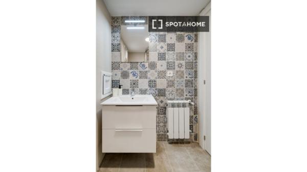 Room in shared apartment in Zaragoza