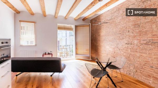 Cómodo apartamento amueblado en Poble Sec