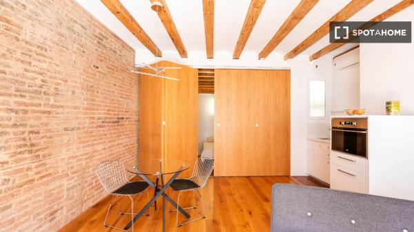 Cómodo apartamento amueblado en Poble Sec