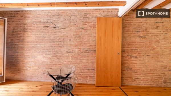 Cómodo apartamento amueblado en Poble Sec