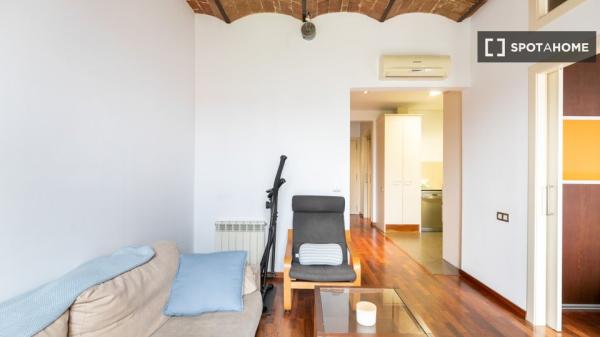 Luminoso y céntrico piso en la calle Casanova