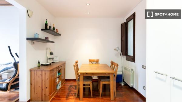 Luminoso y céntrico piso en la calle Casanova