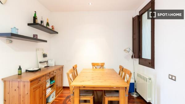 Luminoso y céntrico piso en la calle Casanova