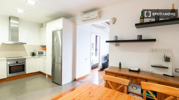 Luminoso y céntrico piso en la calle Casanova