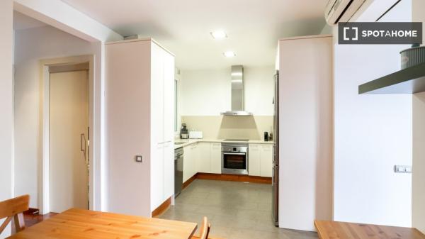 Luminoso y céntrico piso en la calle Casanova