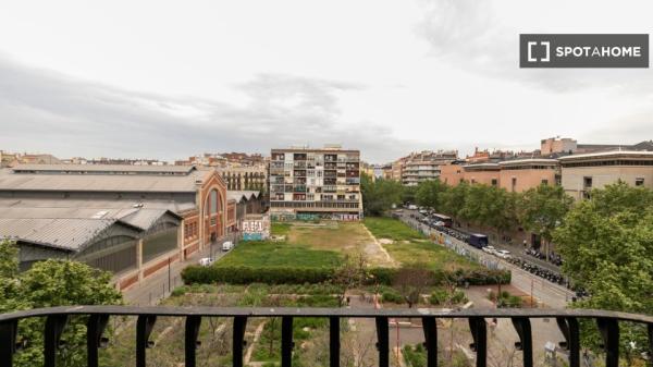 Luminoso y céntrico piso en la calle Casanova