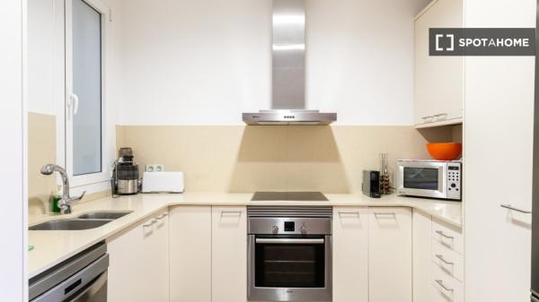 Luminoso y céntrico piso en la calle Casanova