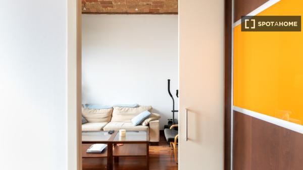 Luminoso y céntrico piso en la calle Casanova