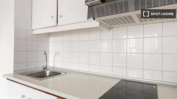 Luminoso estudio totalmente amueblado en Sants