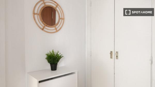 Luminoso estudio totalmente amueblado en Sants