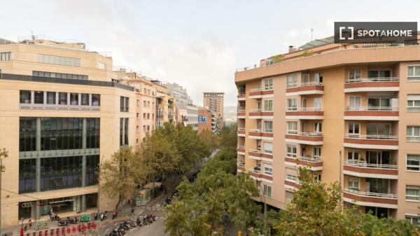 Luminoso estudio totalmente amueblado en Sants