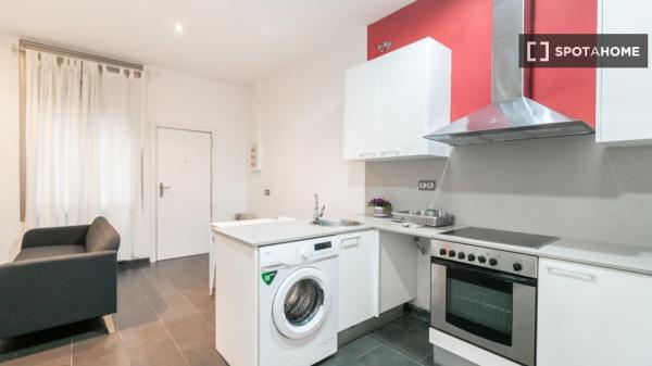 Piso totalmente equipado a un paso del Centro Comercial Gran Via 2