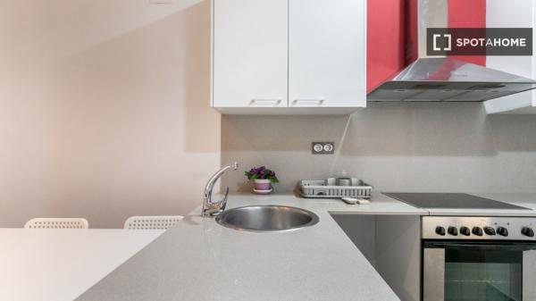 Piso totalmente equipado a un paso del Centro Comercial Gran Via 2