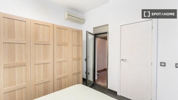 Piso totalmente equipado a un paso del Centro Comercial Gran Via 2