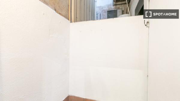 Piso totalmente equipado a un paso del Centro Comercial Gran Via 2