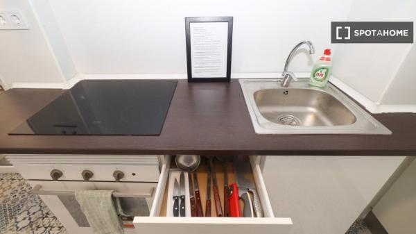 Room for rent in 4-bedroom apartment in Valencia