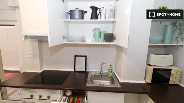 Room for rent in 4-bedroom apartment in Valencia