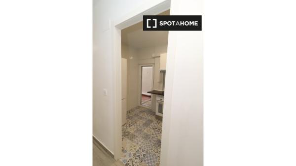 Room for rent in 4-bedroom apartment in Valencia