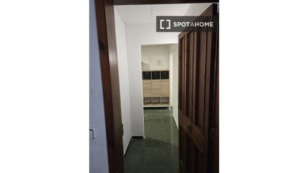 Pokój do wynajęcia w 5-pokojowym mieszkaniu w Illes Balears