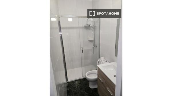 Pokój do wynajęcia w 5-pokojowym mieszkaniu w Illes Balears