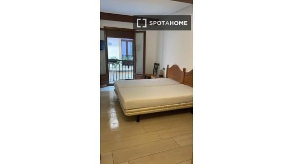 Piso entero de 4 habitaciones en Donostia