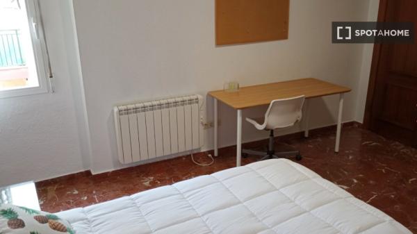 Room in shared apartment in Granada