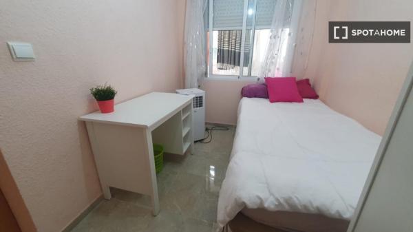 Room in shared apartment in Alicante (Alacant)