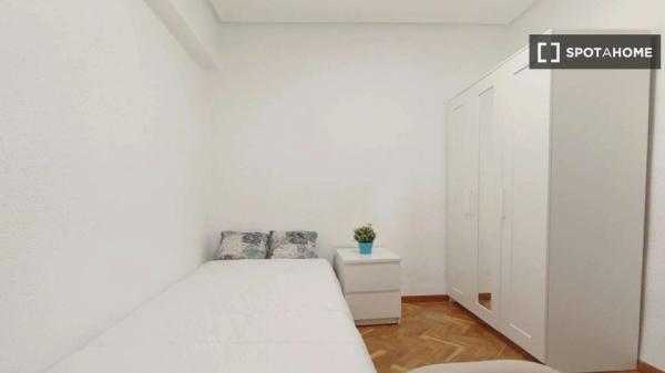 Habitación en piso compartido en valencia.