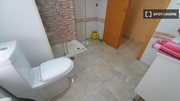 Room in shared apartment in Alicante (Alacant)