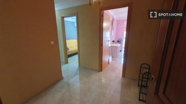 Room in shared apartment in Alicante (Alacant)