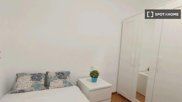 Habitación en piso compartido en valencia.