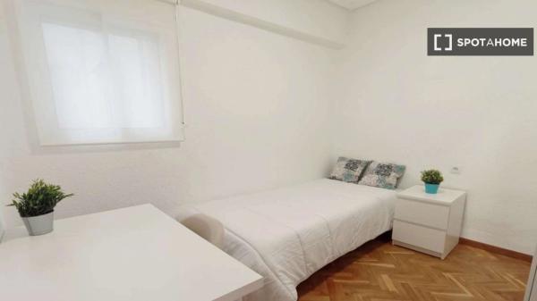 Habitación en piso compartido en valencia.