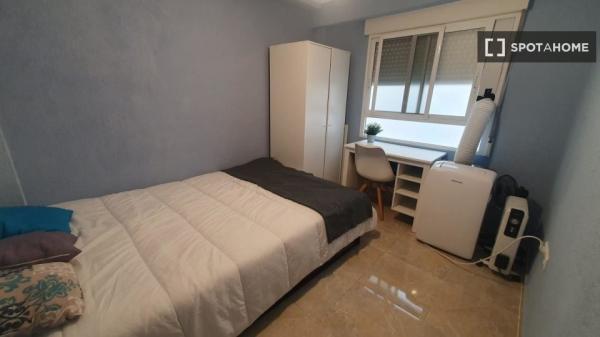Room in shared apartment in Alicante (Alacant)