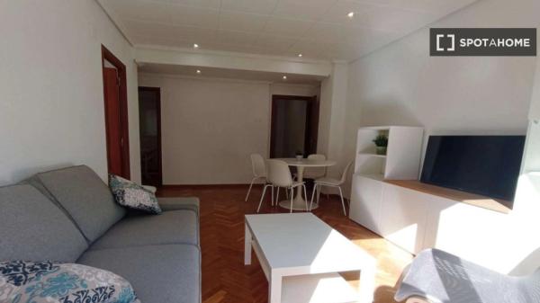 Habitación en piso compartido en valencia.