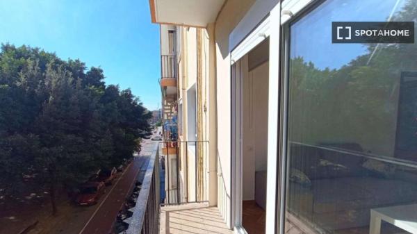 Habitación en piso compartido en valencia.