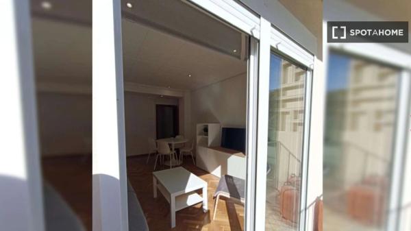 Habitación en piso compartido en valencia.