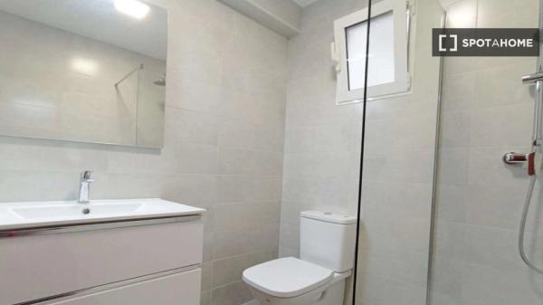 Habitación en piso compartido en valencia.