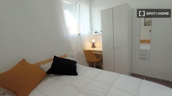 Pokój we wspólnym mieszkaniu w Granadzie