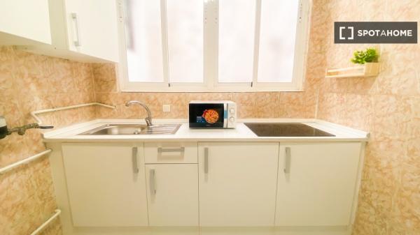 Pokój we wspólnym mieszkaniu w Granadzie