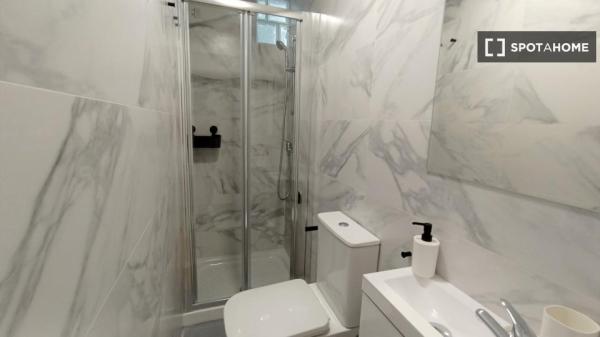 Pokój we wspólnym mieszkaniu w Granadzie