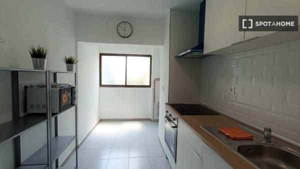 Pokój we wspólnym mieszkaniu w Granadzie