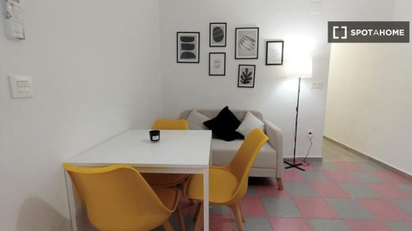 Pokój we wspólnym mieszkaniu w Granadzie