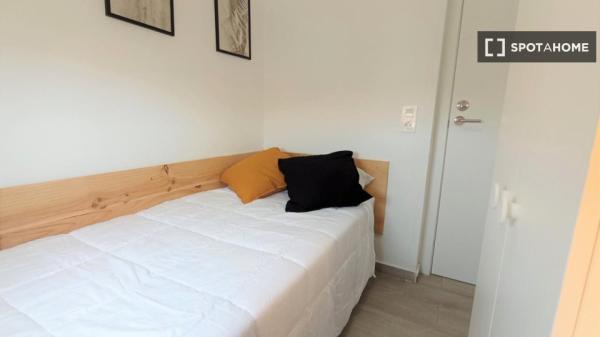 Pokój we wspólnym mieszkaniu w Granadzie